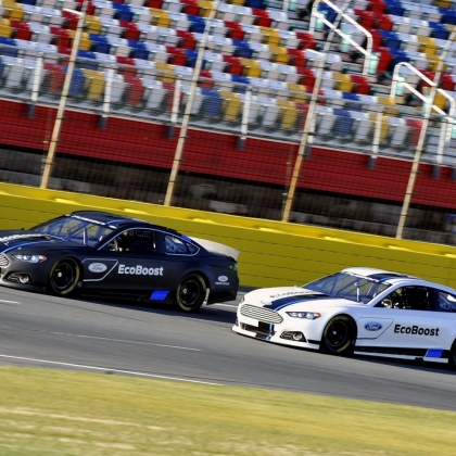 2012_nascar_presentation_fordfusion2013_08