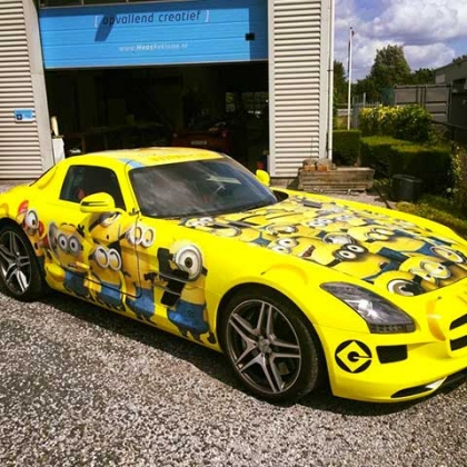 mercedes-sls-amg-minions-1f32a6-0@1x