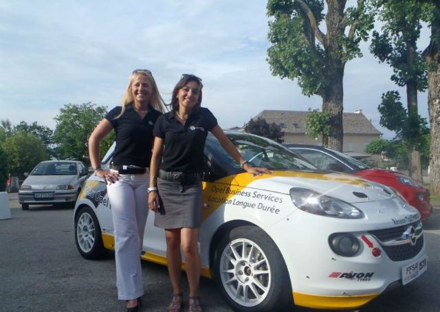 Charlotte Berton, sa co-pilote et son Opel Adam Cup