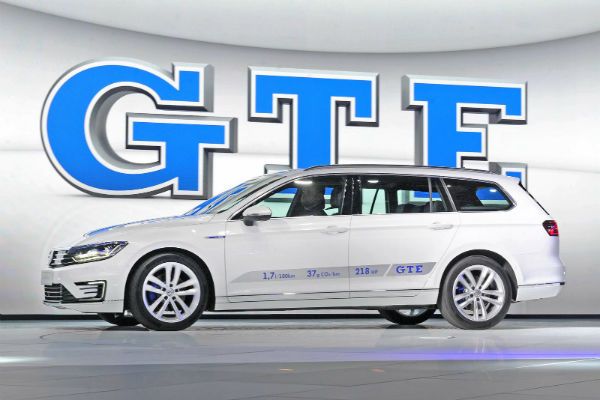 2014-Volkswagen-Passat-GTE