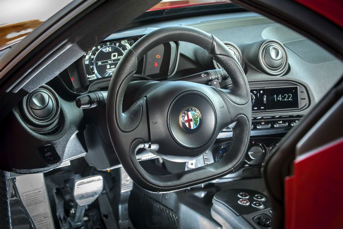 Alfa-Romeo-4C-interieur