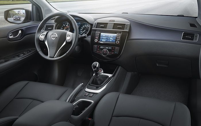 Nissan-pulsar-2014-interieur