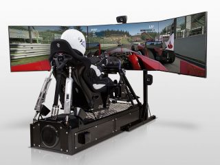 Initiation au pilotage sur simulateur de course automobile