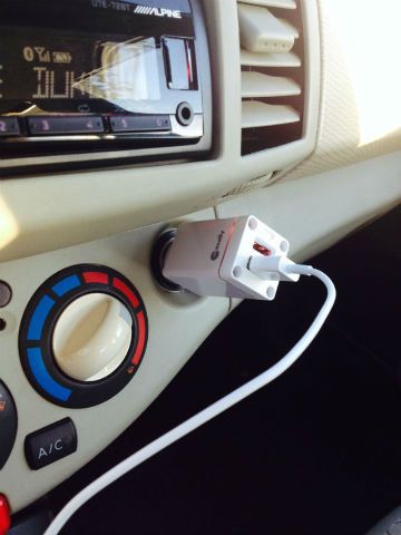 chargeur-voiture-iphone